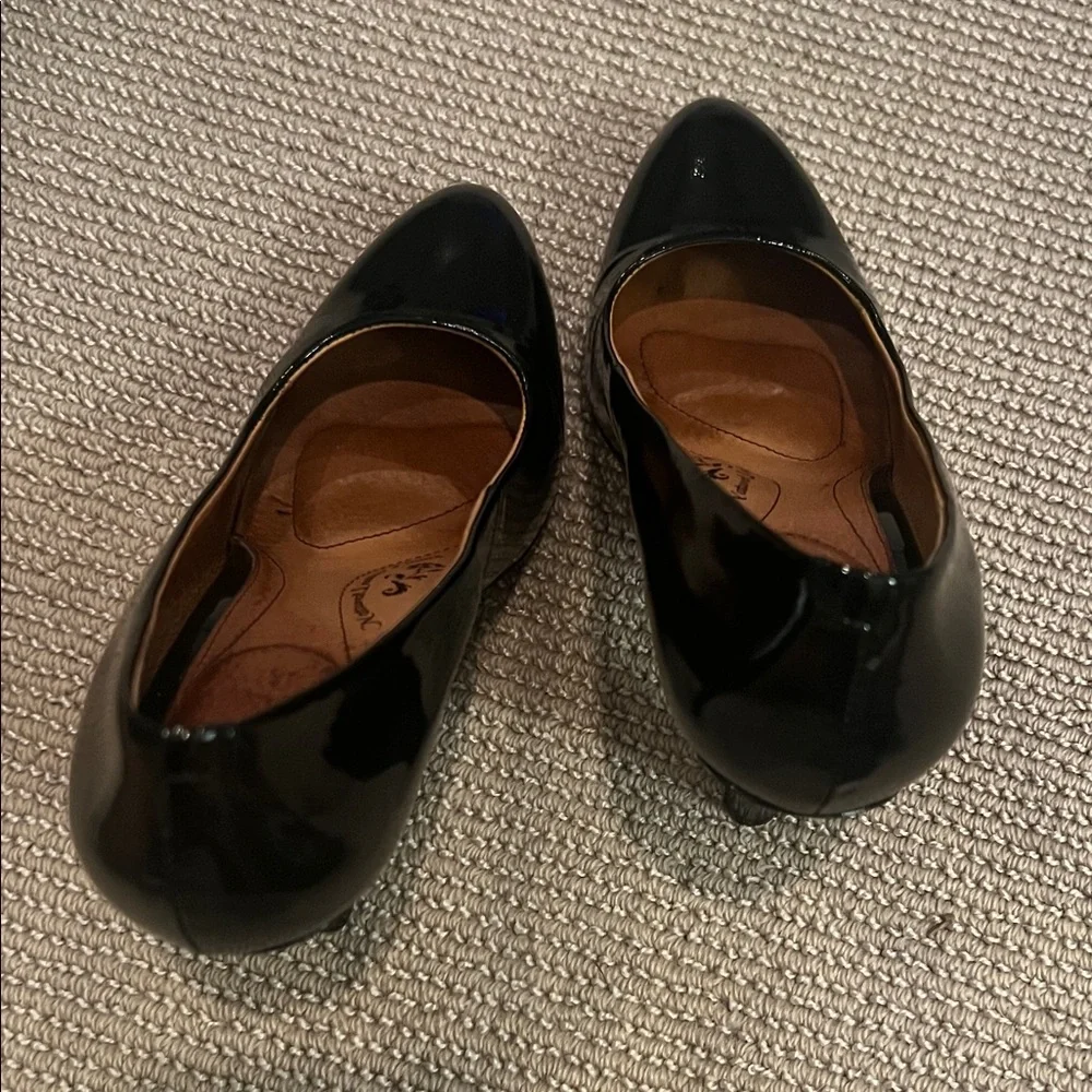 Sofft Women's Black Almond Toe Patent Leather Heels - Picture 6 of 6